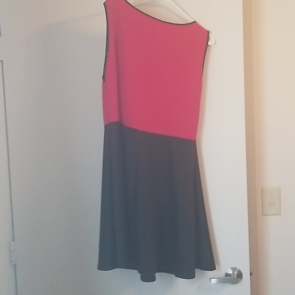 Red mini dress - Picture 2 of 2